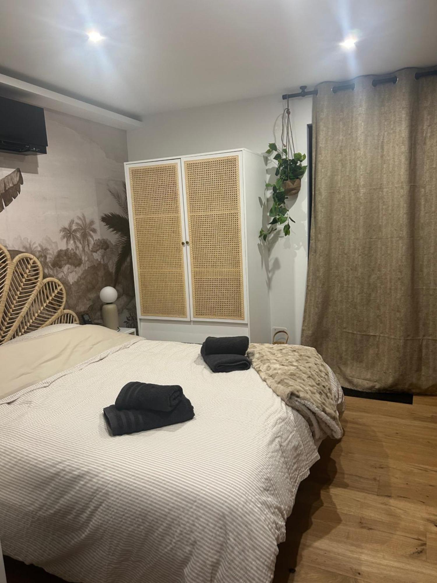 Studio Prestige Avec Terrasse Le Chene Dore Au Coeur Du Centre Touristique Cite Des Loisirs 200 M Du Galaxie,Face Au Snowworld Parking Gratuit Privatif Amnéville Exterior photo